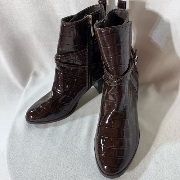 Ann Klein Akmakanda Elegant Brown Ankle Boots Size 9